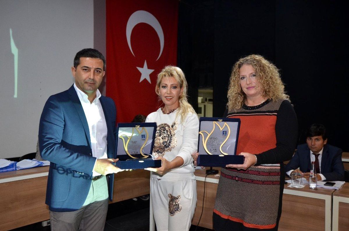 Ömer Günel'den hayvan severlere teşekkür plaketi