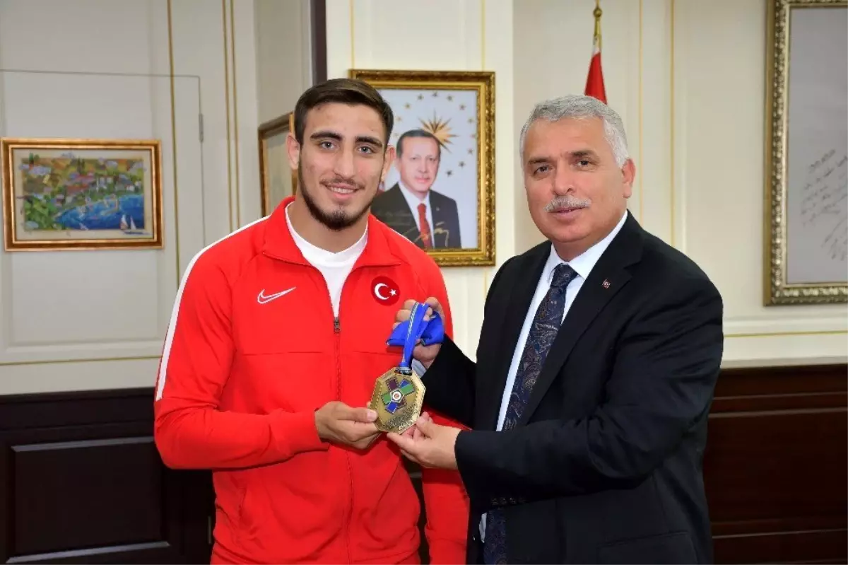 Rusya'dan bronz madalya ile döndü