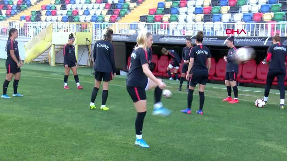 Spor a milli kadın futbol takımı ilgi bekliyor