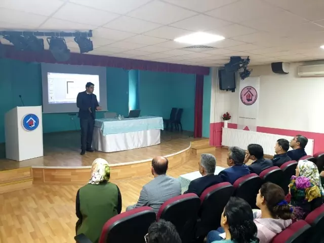 Teknolojinin çocuklar üzerindeki etkisi anlatıldı Teknolojinin çocuklar üzerindeki etkisi anlatıldı