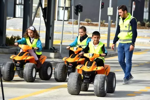 Trakya'nın en büyük trafik eğitim parkı Çorlu'da açıldı Trakya'nın en büyük trafik eğitim parkı Çorlu'da açıldı