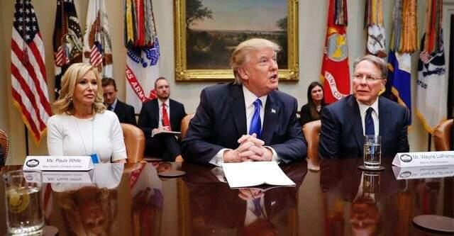 Trump, kişisel papazını Beyaz Saray'a aldırdı! ABD gündeminde olay oldu