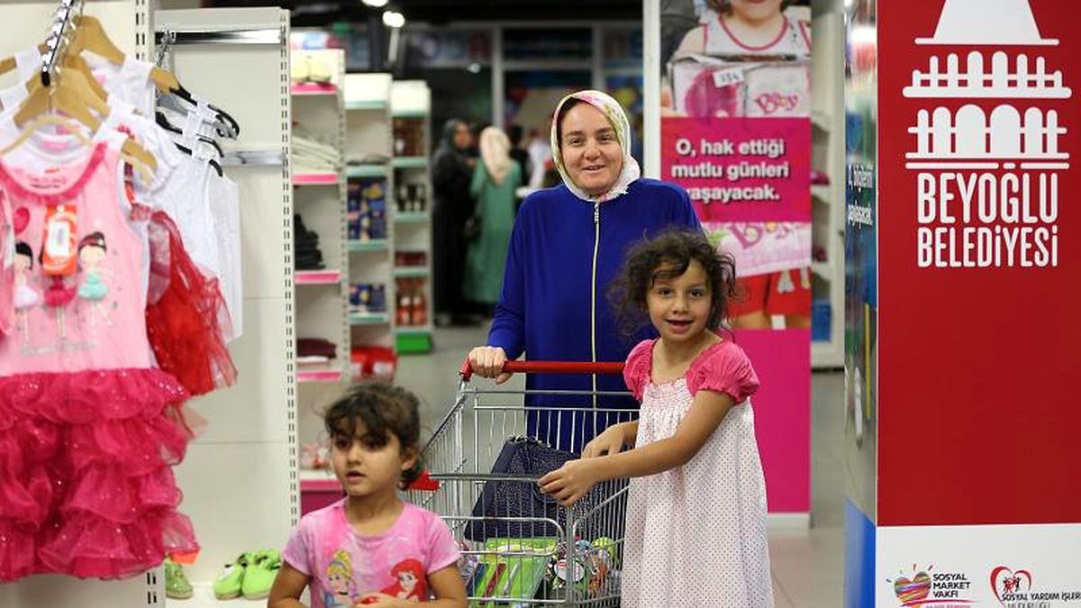 Türkiye'de yoksullar bütçelerini kira ve gıdaya; zenginlerse ulaştırma, lokanta ve eğitime harcıyor