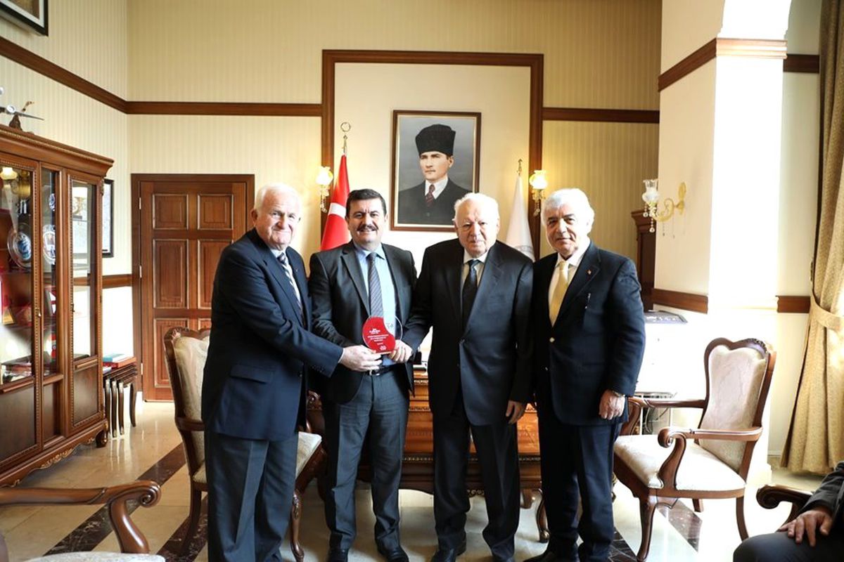 Vali Arslantaş'a, Türk Böbrek Vakfı heyetinden ziyaret