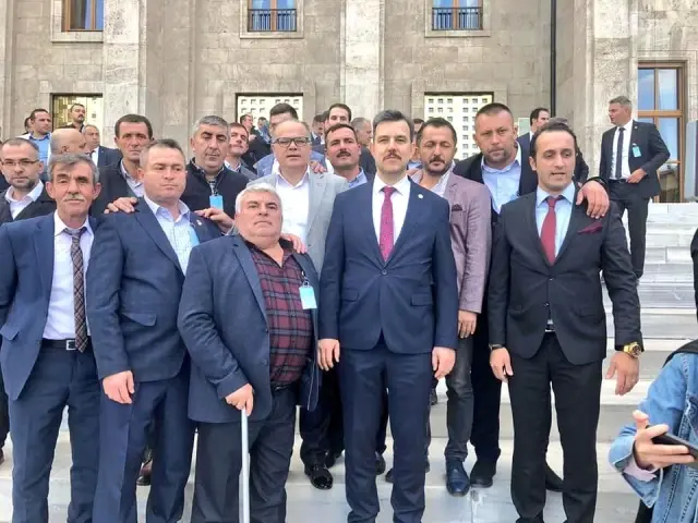 Yenişehirlilerden başkant çıkarması Yenişehirlilerden başkant çıkarması
