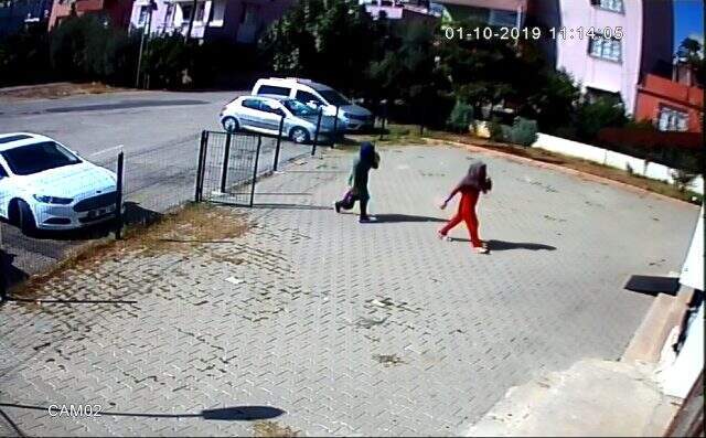 Adana'da 6 evden 100 bin liralık altın çalan 3 kız, defileye gider gibi hırsızlığa gitti