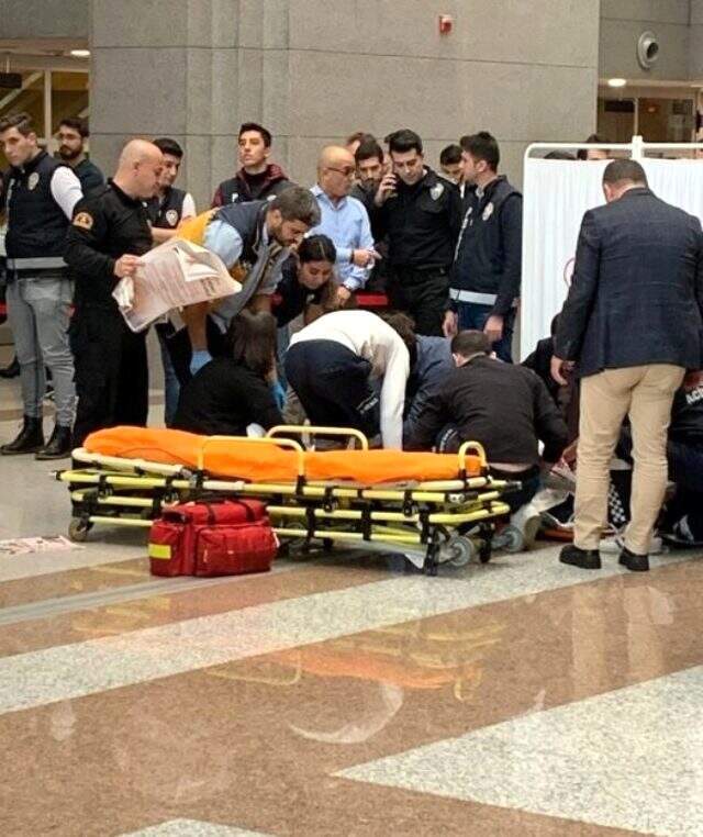 Adliyede şoke eden olay! Öldü sanılan kişinin üzerine gazete örtüldü