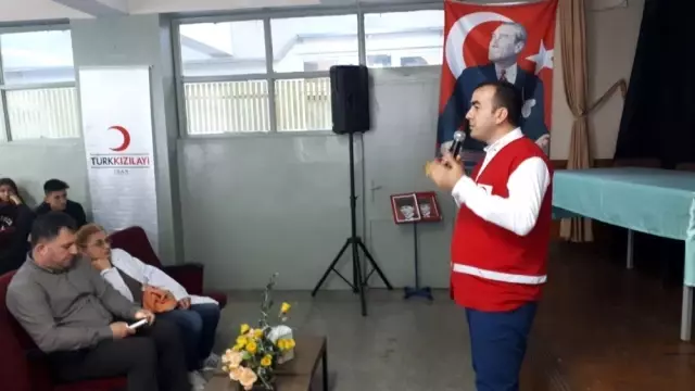 Akçakoca'da öğrencilere Kızılay anlatıldı Akçakoca'da öğrencilere Kızılay anlatıldı