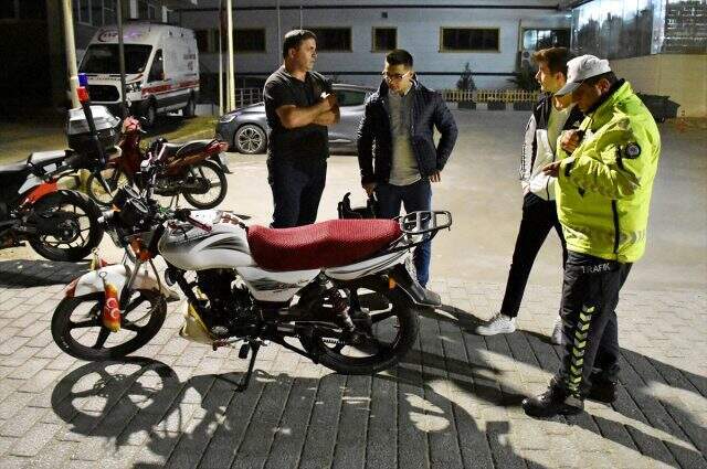 Anneden kask takmayan oğluna 'polise yakalatmalı' doğum günü sürprizi