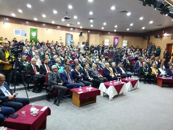 Erdoğan'ın 'Esefle kınıyorum' dediği Arınç'tan yanıt geldi: Cumhurbaşkanımızın eleştirisini saygıyla karşılıyorum Erdoğan'ın 'Esefle kınıyorum' dediği Arınç'tan yanıt geldi: Cumhurbaşkanımızın eleştirisini saygıyla karşılıyorum