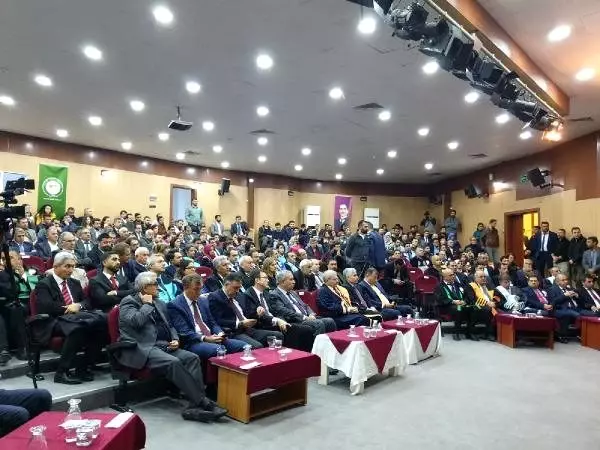Erdoğan'ın 'Esefle kınıyorum' dediği Arınç'tan yanıt geldi: Cumhurbaşkanımızın eleştirisini saygıyla karşılıyorum Erdoğan'ın 'Esefle kınıyorum' dediği Arınç'tan yanıt geldi: Cumhurbaşkanımızın eleştirisini saygıyla karşılıyorum