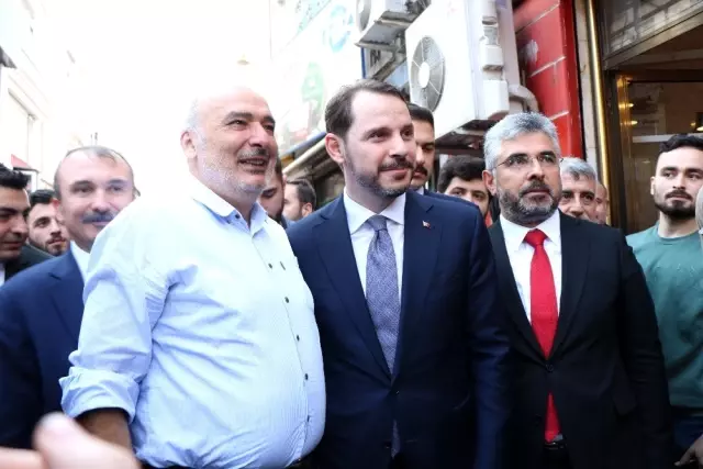 Bakan Albayrak'a yoğun ilgi Bakan Albayrak'a yoğun ilgi