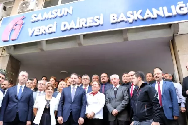 Bakan Albayrak'a yoğun ilgi Bakan Albayrak'a yoğun ilgi