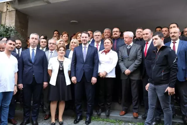 Bakan Albayrak'a yoğun ilgi Bakan Albayrak'a yoğun ilgi