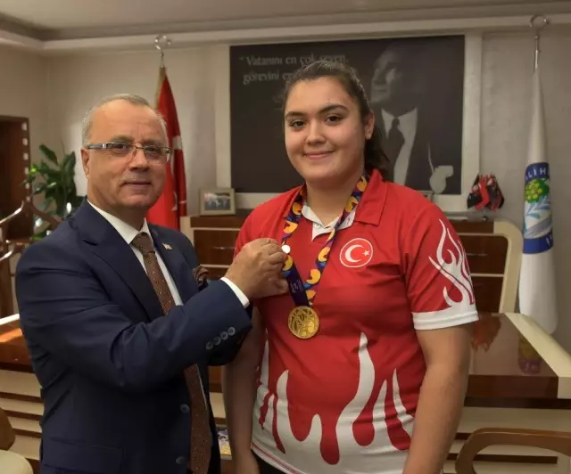 Başkan Kayda, milli judocuları altınla ödüllendirdi Başkan Kayda, milli judocuları altınla ödüllendirdi