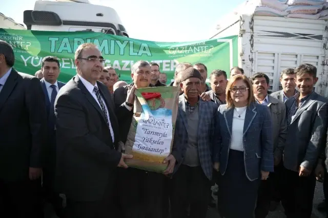 Büyükşehir'den çiftçiye tam destek Büyükşehir'den çiftçiye tam destek