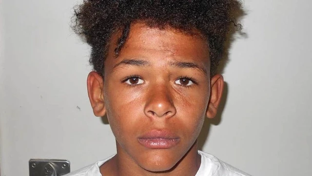 Çifte cinayet zanlısı 13 yaşındaki çocuk, bacakları bağlıyken polisin elinden kaçtı