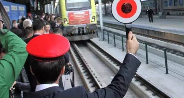 Çin'den Avrupa'ya giden ilk yük treni Marmaray'dan geçti Çin'den Avrupa'ya giden ilk yük treni Marmaray'dan geçti