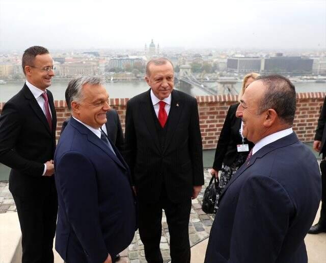 Erdoğan'ın Macaristan ziyaretinden dikkat çeken fotoğraflar! Tuna Nehri'ni incelediler