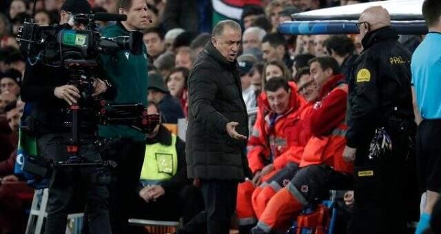 Fatih Terim kameraman ile tartıştı, üzerine yürüdü!