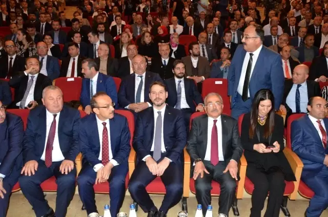 Hazine ve Maliye Bakanı Albayrak Ordu'da 'İş Dünyası ile Buluşma' programına katıldı Hazine ve Maliye Bakanı Albayrak Ordu'da 'İş Dünyası ile Buluşma' programına katıldı