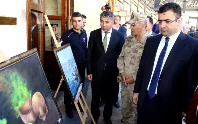 Hükümlülerin el emeği göz nuru eserler sergilendi
