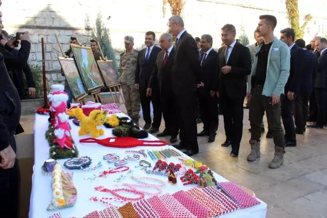 Hükümlülerin el emeği göz nuru eserler sergilendi