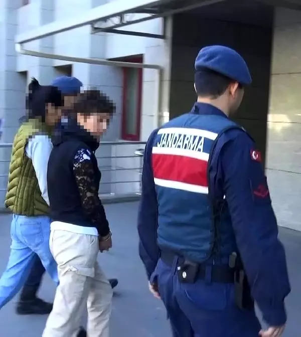 İş arkadaşlarını dövüp telefonunu gasbeden 2 Kırgız kadın yakalandı
