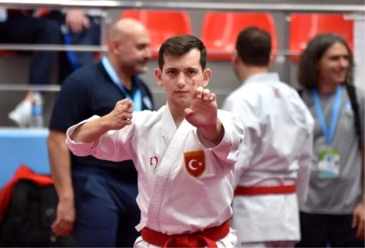 İşitme engelli karateciler tatamiye çıktı