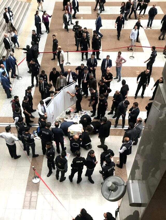 İstanbul Adalet Sarayı'nda 7. kattan atlayan bir kişi hayatını kaybetti