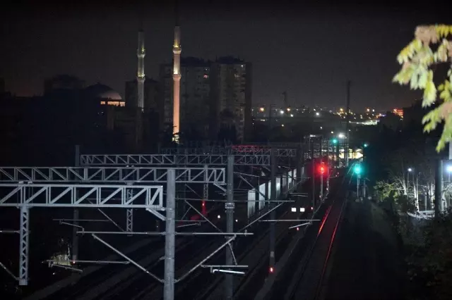 Çin'den Avrupa'ya giden ilk yük treni Marmaray'dan geçti Çin'den Avrupa'ya giden ilk yük treni Marmaray'dan geçti