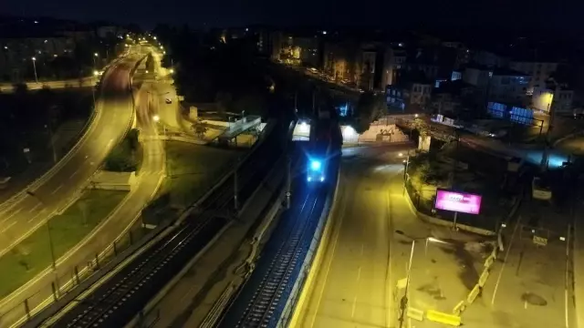 Çin'den Avrupa'ya giden ilk yük treni Marmaray'dan geçti Çin'den Avrupa'ya giden ilk yük treni Marmaray'dan geçti