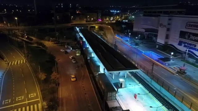Çin'den Avrupa'ya giden ilk yük treni Marmaray'dan geçti Çin'den Avrupa'ya giden ilk yük treni Marmaray'dan geçti
