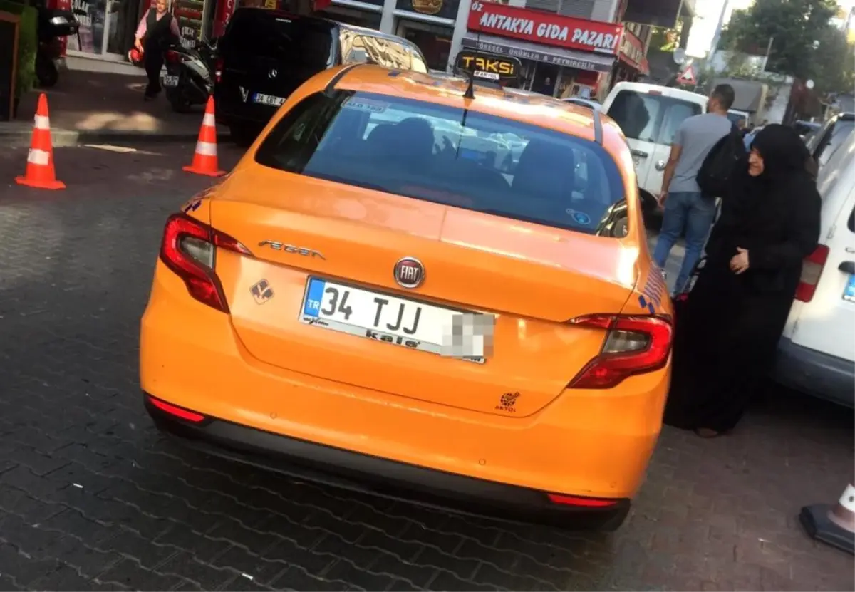 İstanbul'da taksicinin telefonunu unutan turistten 150 lira aldığı iddiası