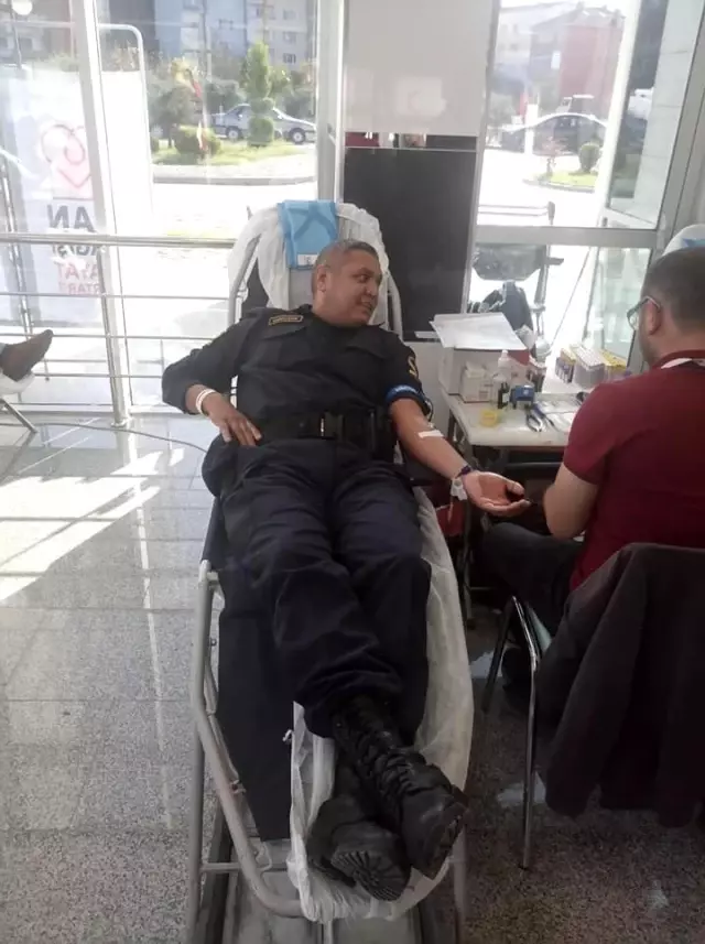 Jandarmadan kan bağışına destek Jandarmadan kan bağışına destek