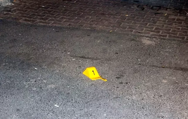 Kağıthane'de silahlı yol verme kavgası: 1 yaralı Kağıthane'de silahlı yol verme kavgası: 1 yaralı