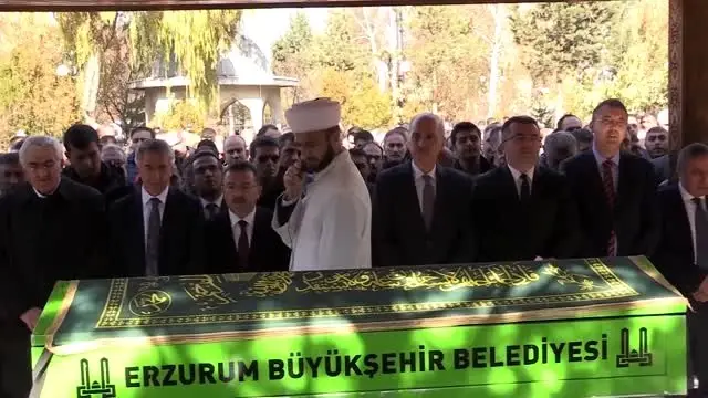 Kurtulmuş: 'Gavurun önünde el açıp dilenen Türkiye geride kaldı' Kurtulmuş: 'Gavurun önünde el açıp dilenen Türkiye geride kaldı'