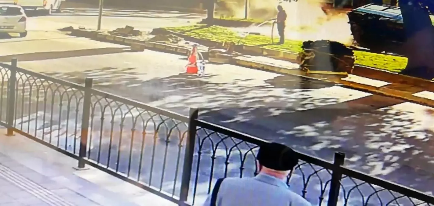 Minibüsün kaza anı güvenlik kamerasında