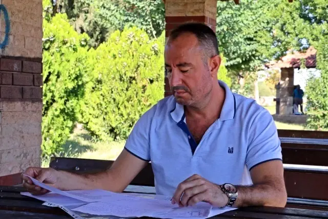 Aracının satışını yaptığı kişiler, önce sazan balığı yedirdi sonra parasını ödemeden kaçtı! Aracının satışını yaptığı kişiler, önce sazan balığı yedirdi sonra parasını ödemeden kaçtı!