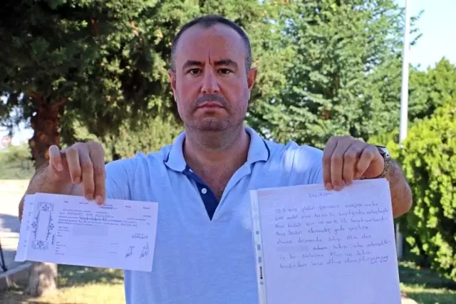 Aracının satışını yaptığı kişiler, önce sazan balığı yedirdi sonra parasını ödemeden kaçtı! Aracının satışını yaptığı kişiler, önce sazan balığı yedirdi sonra parasını ödemeden kaçtı!