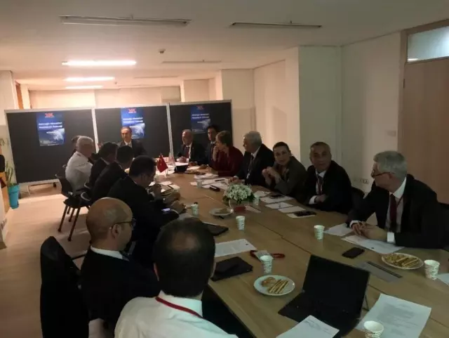 Rektör Çomaklı, 'Geleceğin Meslekleri, Mesleklerin Geleceği' kongresine katıldı Rektör Çomaklı, 'Geleceğin Meslekleri, Mesleklerin Geleceği' kongresine katıldı