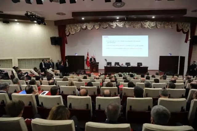 Rektör Çomaklı, 'Geleceğin Meslekleri, Mesleklerin Geleceği' kongresine katıldı Rektör Çomaklı, 'Geleceğin Meslekleri, Mesleklerin Geleceği' kongresine katıldı