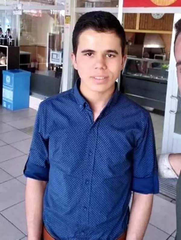 Silaj makinesine kaptırdığı ayağı koptu