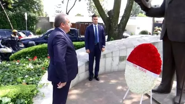 TBMM Başkanı Şentop, Meksiko'daki Atatürk anıtına çelenk bıraktı