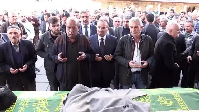 Trafik kazasında ölen İYİ Parti Yozgat İl Başkanı toprağa verildi Trafik kazasında ölen İYİ Parti Yozgat İl Başkanı toprağa verildi