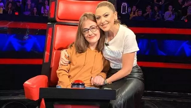 Ünlü şarkıcı Hadise sözünü tuttu, Edanur ile görüştü Ünlü şarkıcı Hadise sözünü tuttu, Edanur ile görüştü