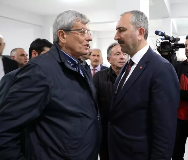 Yargıtay Üyesi Kenan İpek'in annesi defnedildi Yargıtay Üyesi Kenan İpek'in annesi defnedildi