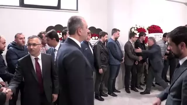 Yargıtay Üyesi Kenan İpek'in annesi defnedildi Yargıtay Üyesi Kenan İpek'in annesi defnedildi
