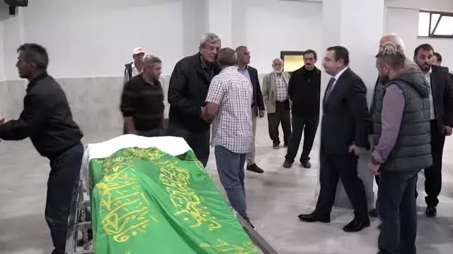 Yargıtay Üyesi Kenan İpek'in annesi defnedildi Yargıtay Üyesi Kenan İpek'in annesi defnedildi