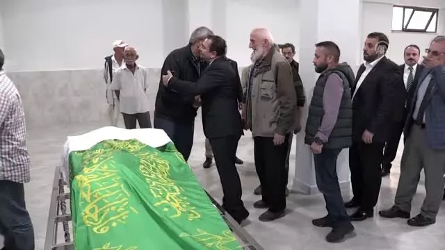 Yargıtay Üyesi Kenan İpek'in annesi defnedildi Yargıtay Üyesi Kenan İpek'in annesi defnedildi